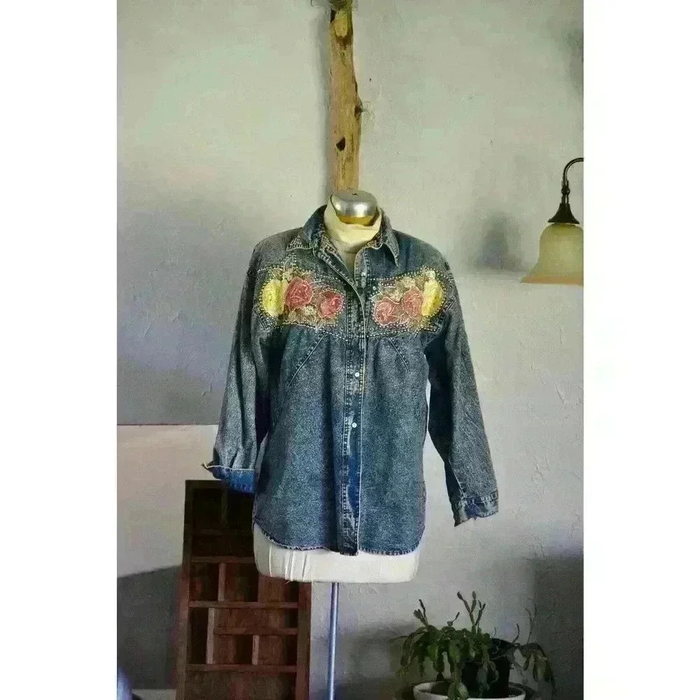 1990s Pretty‎ Bleu Acid Wash Denim Button Down Shirt Retro Rose Applique Small